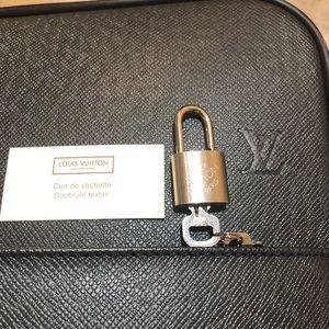 LouisVuitton Rolling Luggage Carry-on Suitcase